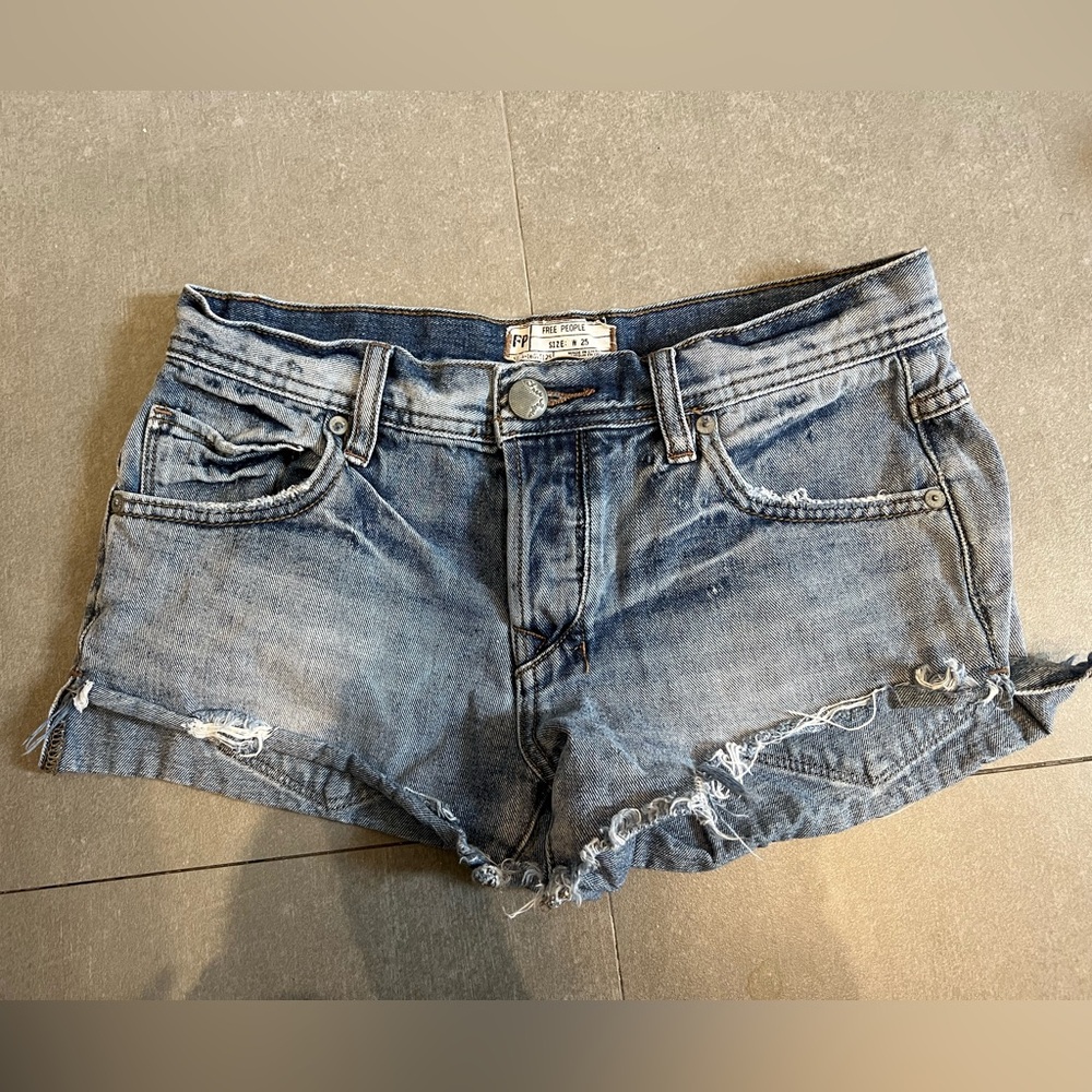 Free people low rise denim shorts, size 25